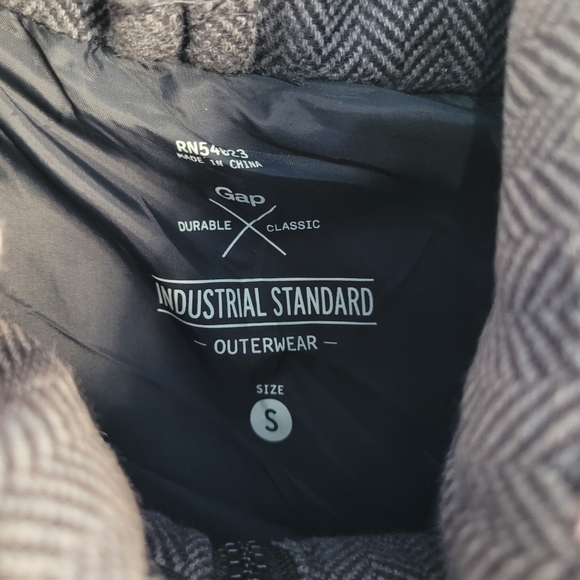 Gap Gray Herringbone Puffer Jacket - Picture 3 of 12